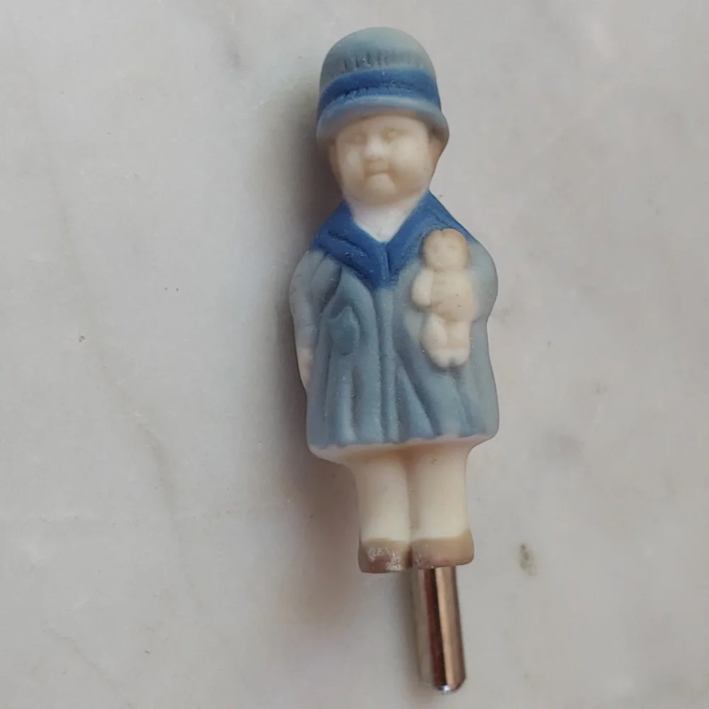 Vintage Hat‎ Pin Brooch Art Deco 1920's 1930's Ceramic Girl Cloche Hat Coat Doll